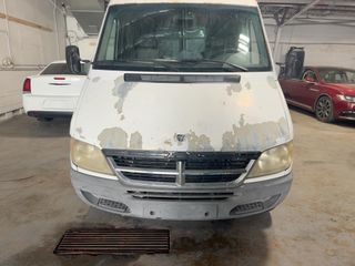 2004 Dodge Sprinter Van 2500 High Roof - Primary Damage Straight On Image